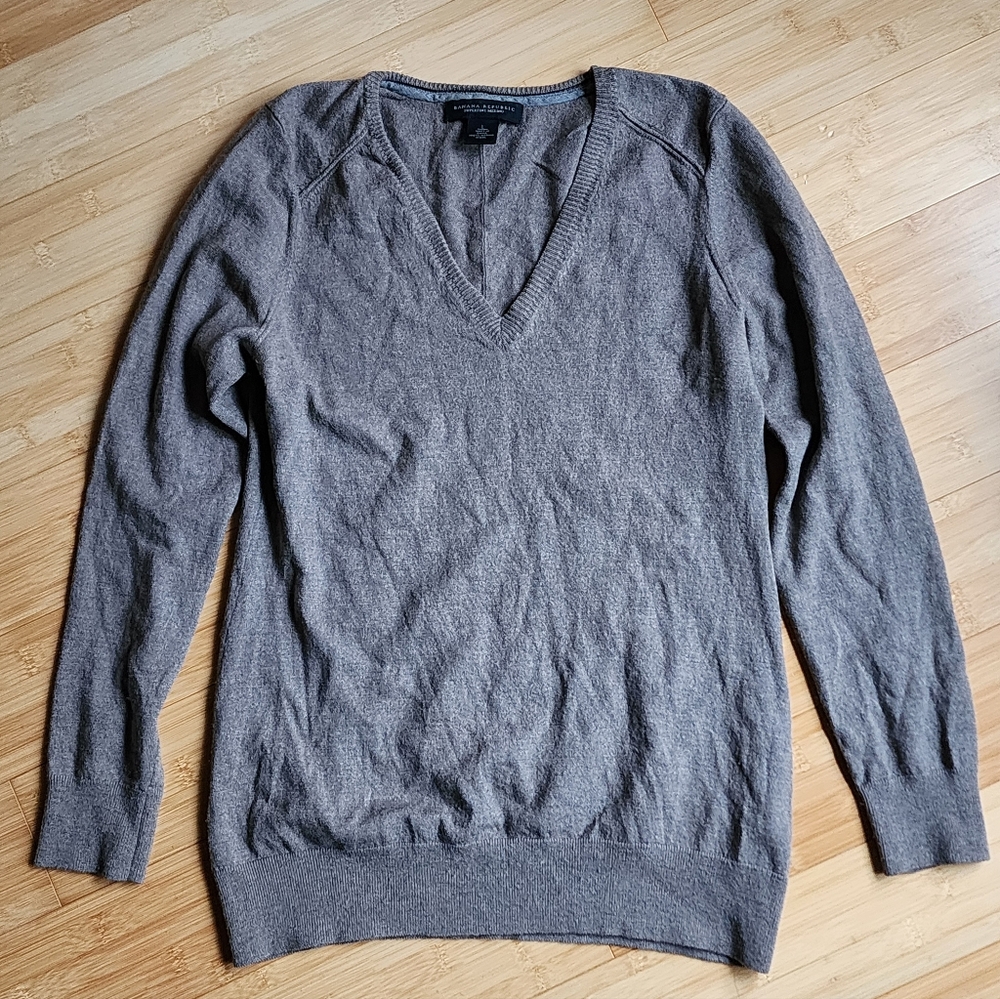 Banana Republic Superfine Merino Wool Charcoal V-Neck Sweater Sz L